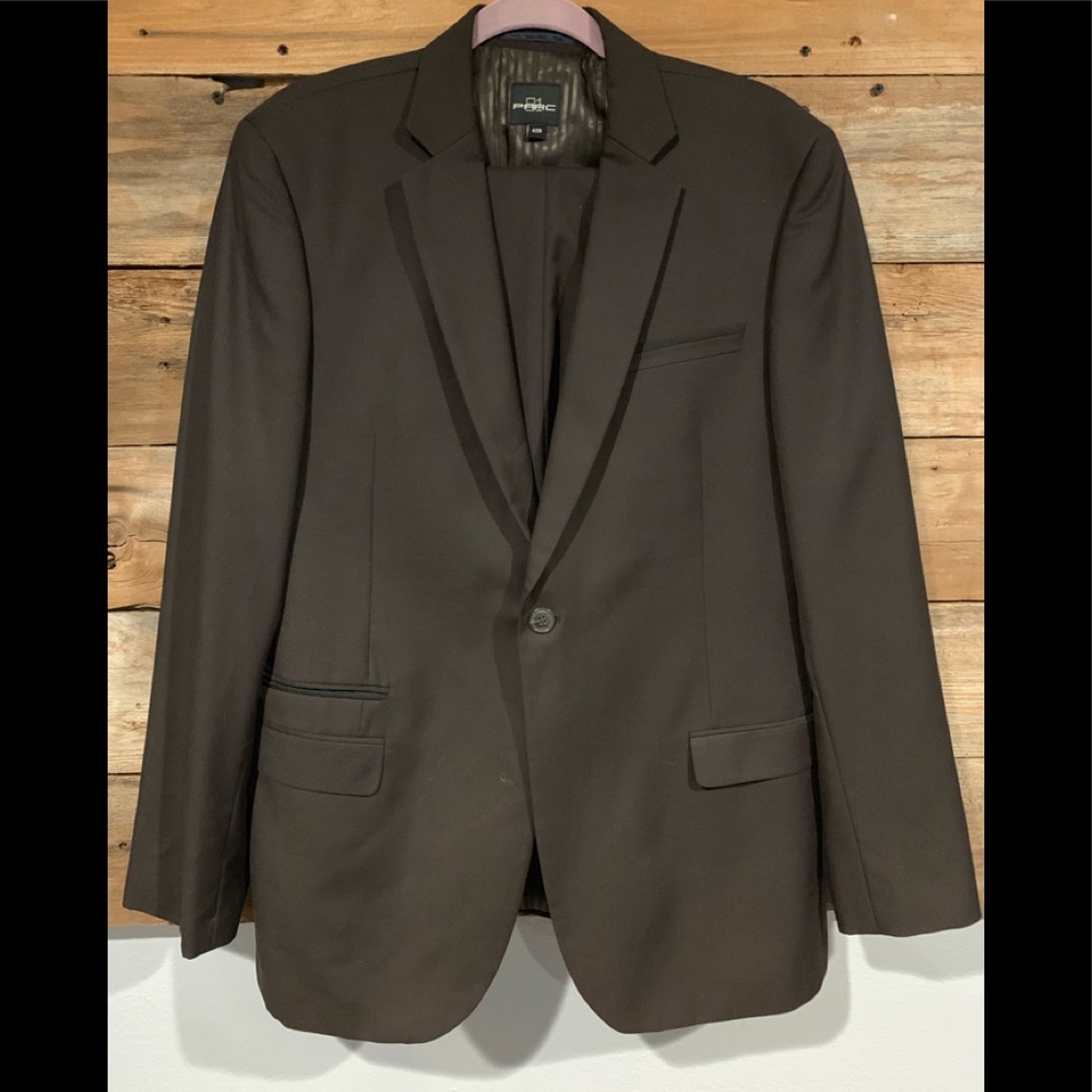 Parc 81 suit